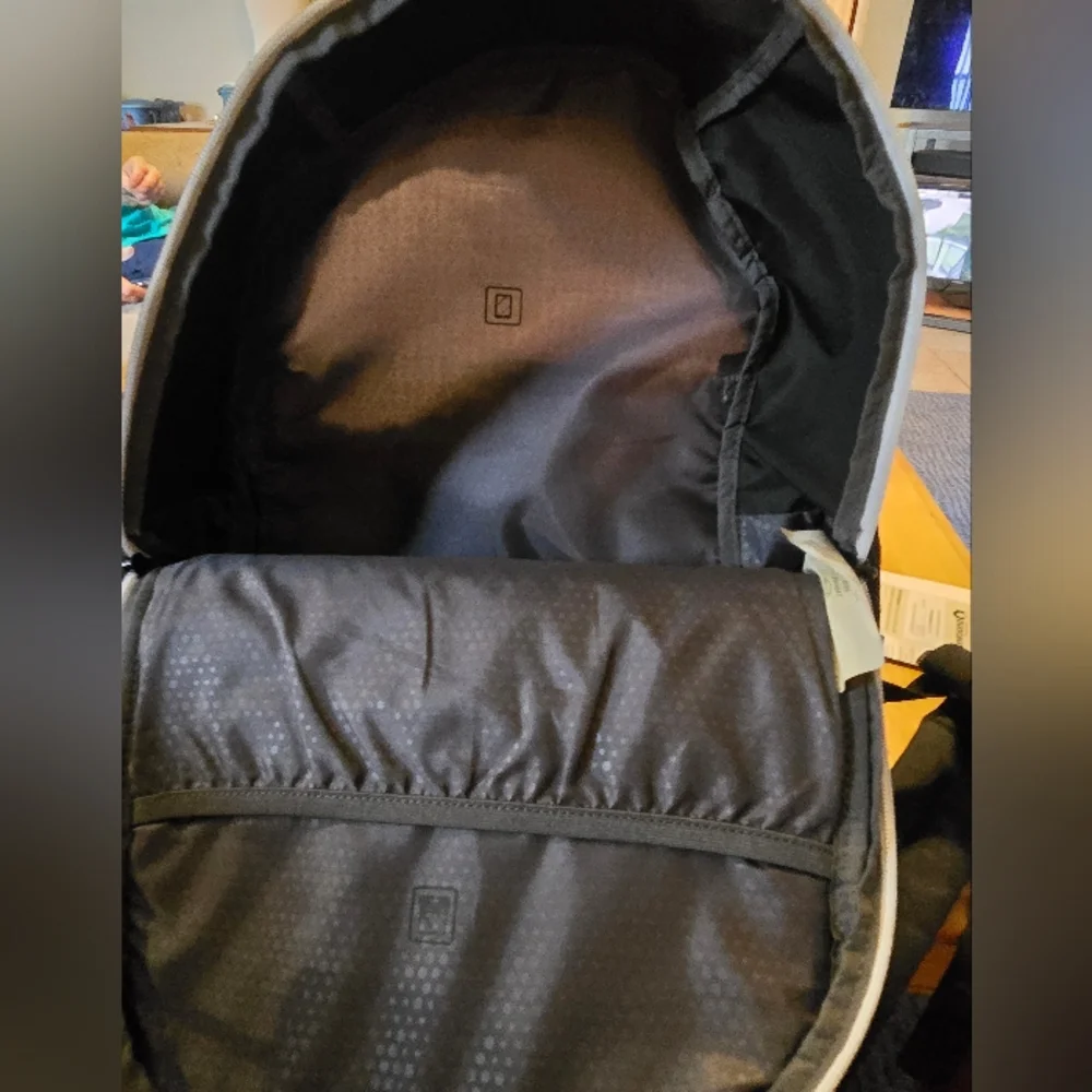 Backpack - Picture 6 of 7